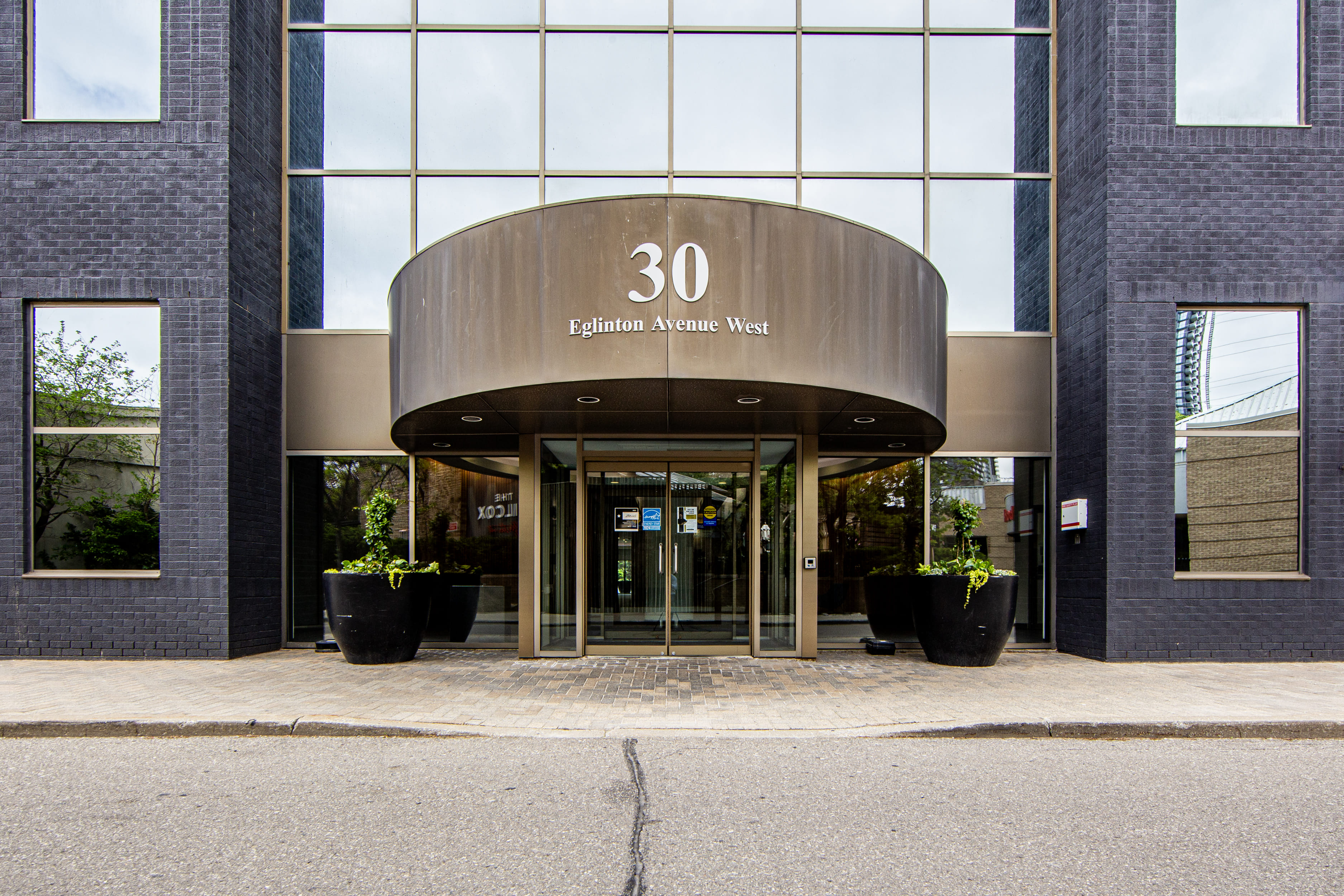 30 Eglinton (73)